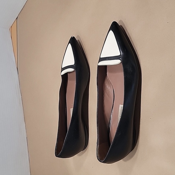 Tabitha Simmons Alexa Flat.  Size 8.5-9  Scuffs on Toes. - Picture 2 of 8